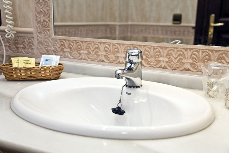 Bathroom 4, Hotel Avenida Playa, Cádiz