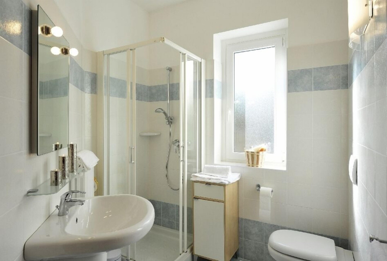 Bathroom 2, Residenza Vercana Giardino, Como