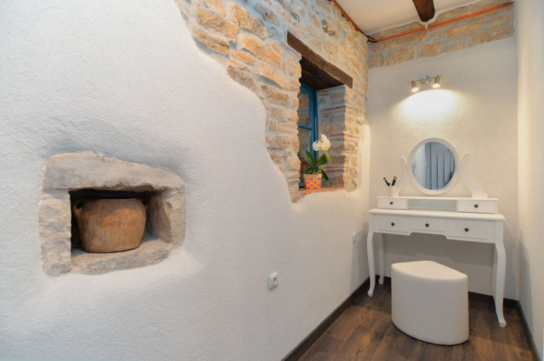 Bathroom 4, Apartment 1814, Kanfanar