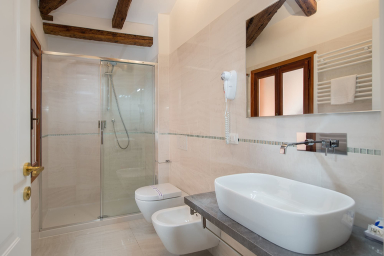 Bathroom 4, Corte Nova, Venezia