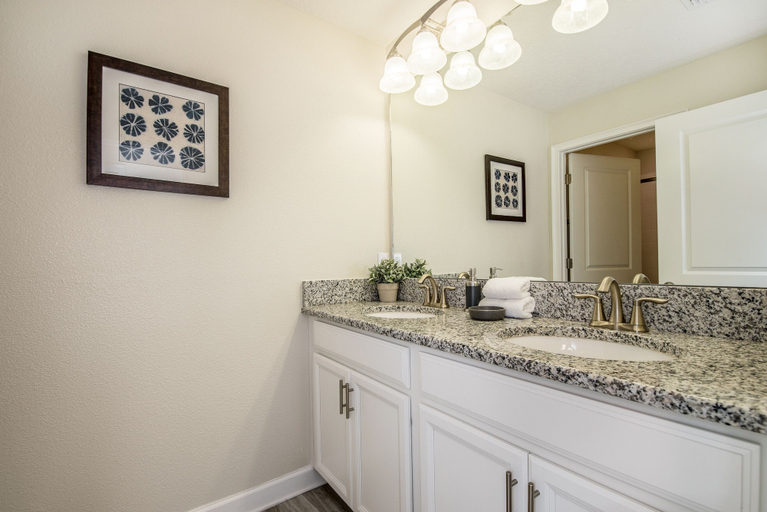 Bathroom 3, Beautiful 4 Bdrm, 3 Bath Townhome, Osceola
