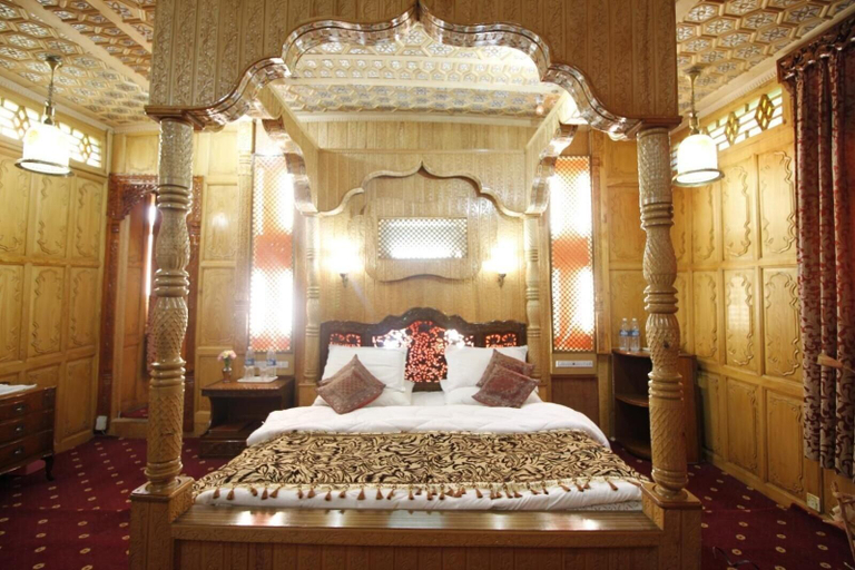 Bedroom 3, Meena Group houseboats, Srinagar