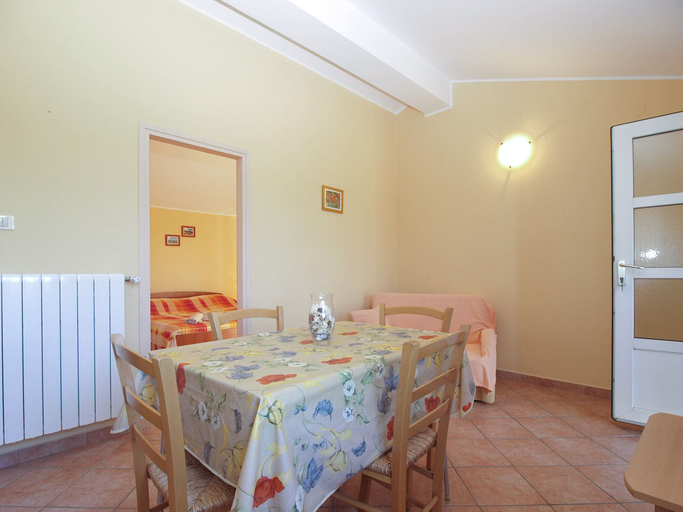 Others 4, Apartment 1895, Marčana
