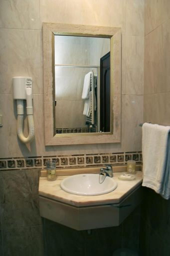 Bathroom 5, Costa do Sol Residencial, Porto