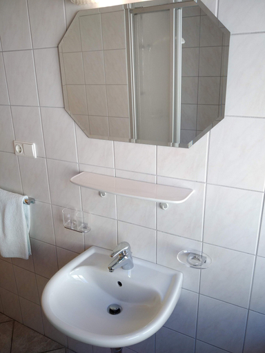 Bathroom 3, Pension Weirather, Imst