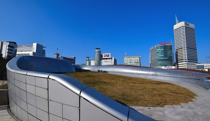 Exterior & Views 14