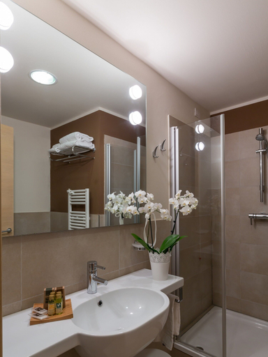 Bathroom 5, Hotel Acquadolce, Verona