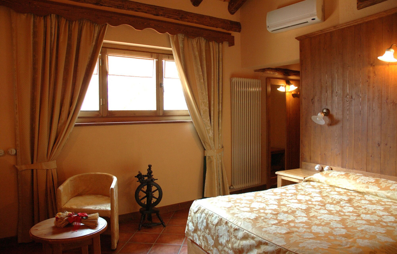 Bedroom 3, B&B Le Village, Aosta