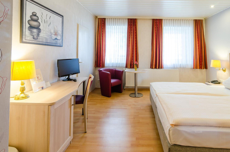Bedroom 3, Hotel Harßhof, Salzgitter