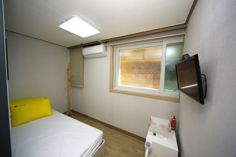 Bedroom 25