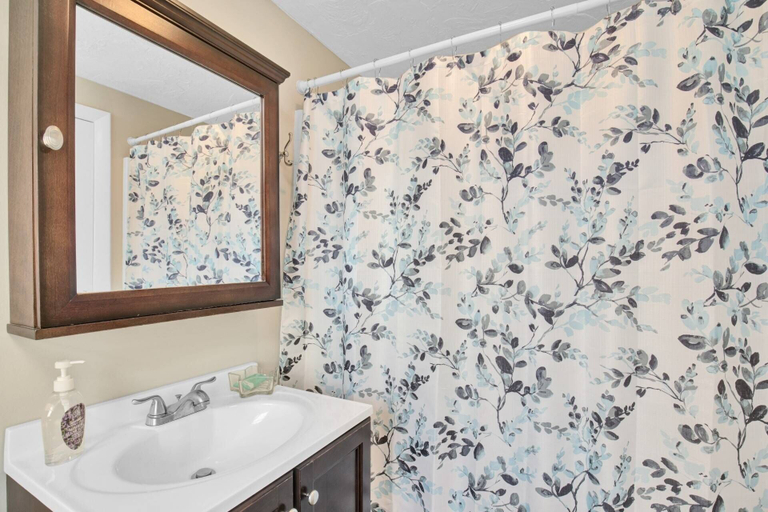 Bathroom 4, Odysea of Hampton, Rockingham
