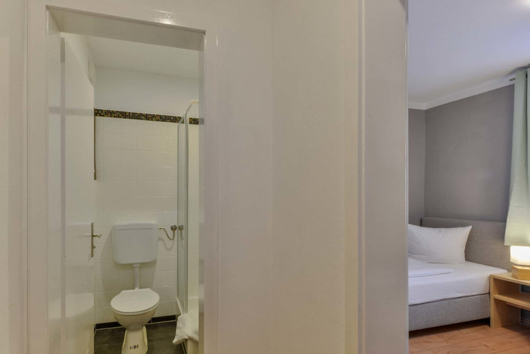 Bathroom 5, Hotel & Gasthof Krone, Augsburg