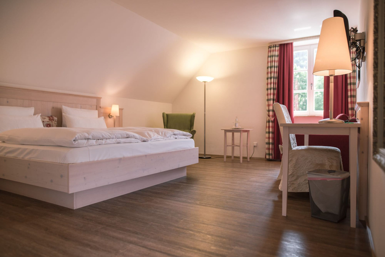 Bedroom 3, Landhotel - Brauereigasthof Schneider, Kelheim
