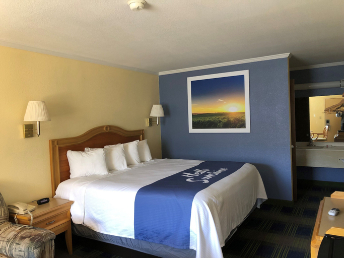 Bedroom 4, Days Inn by Wyndham Alamogordo/White Sands, Otero