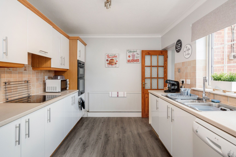 Others 5, Ascot Pet Friendly 4 Bed House Parking, Windsor and Maidenhead