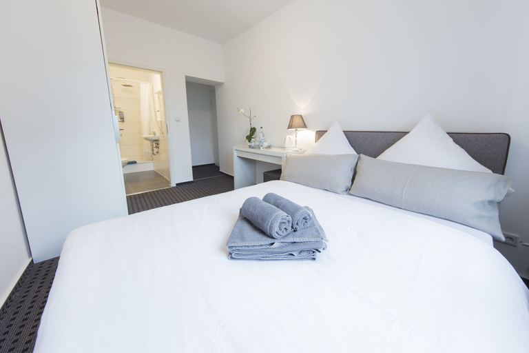 Bedroom 5, Berolina Haus, Düsseldorf