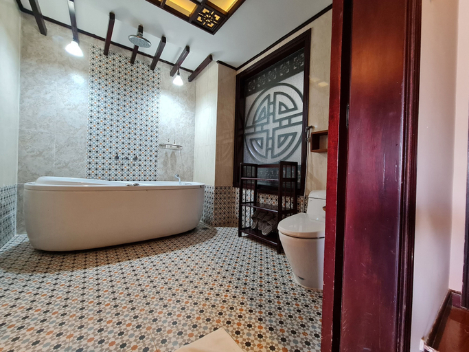 Bathroom 4, Long Life Riverside Hotel & Spa, Da Nang