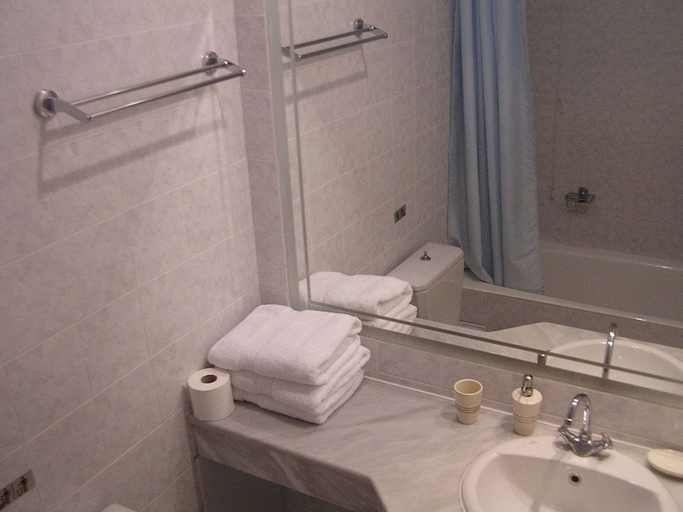Bathroom 4, Hotel Polydoros, Crete