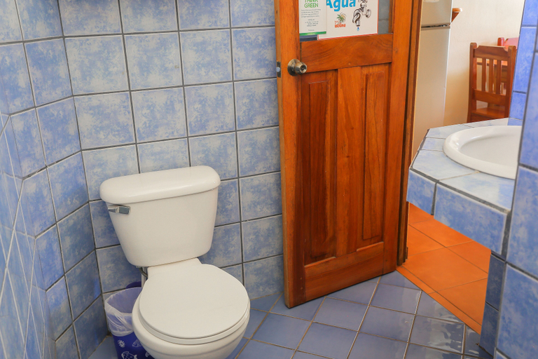 Bathroom 3, Hotel Isolina Beach, Santa Cruz