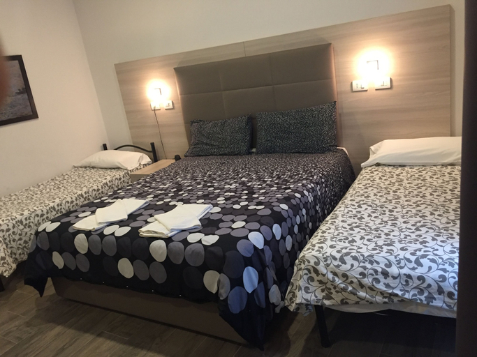 Bedroom 4, Hotel Academy, Rome