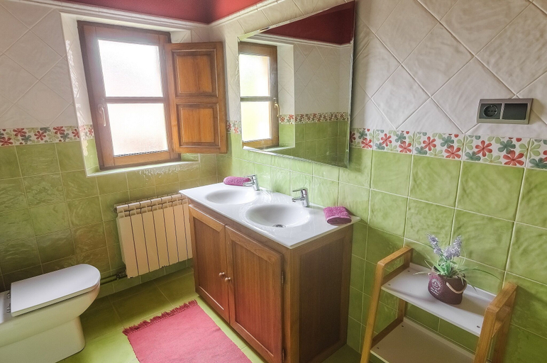Bathroom 3, La Casa de Bustantegua , Cantabria