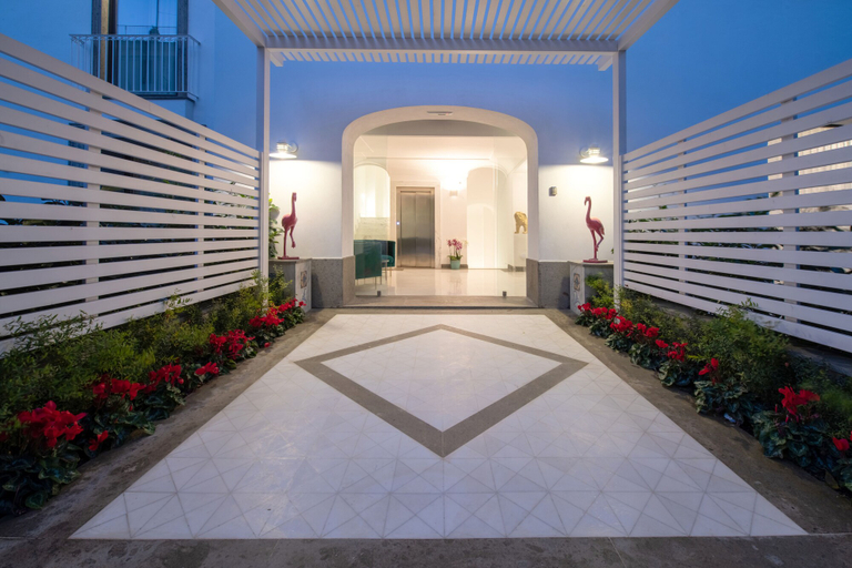 Property entrance 5, Luxury Suite with Garden and Jacuzzi, Napoli