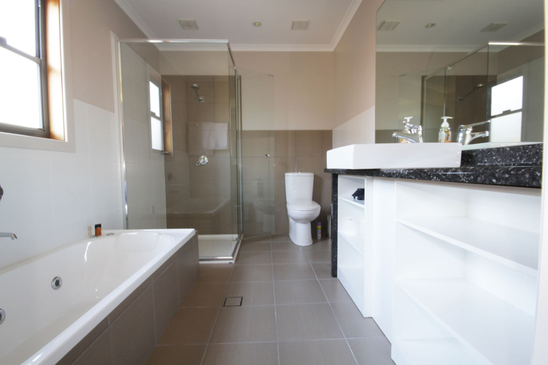 Bathroom, The Edgewater Bed & Breakfast, Shoalhaven - Pt B