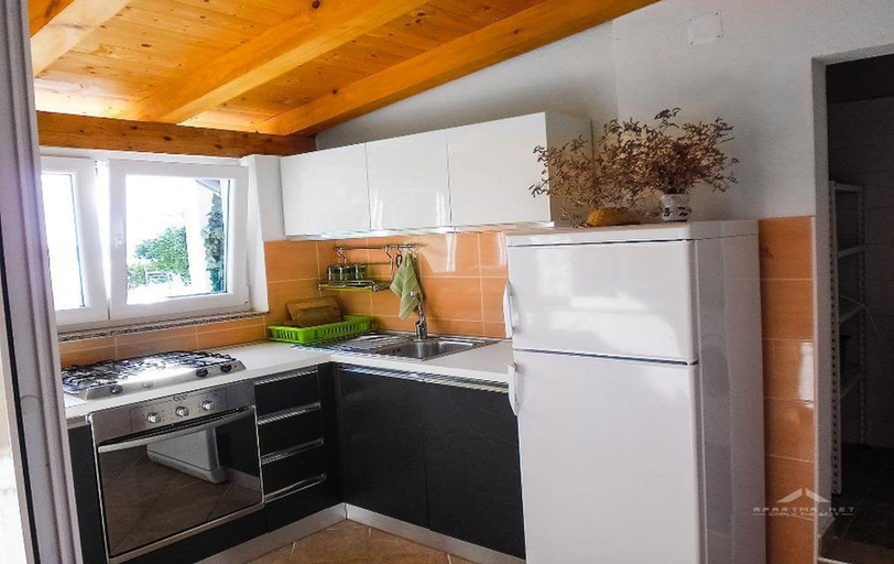 Others 3, 2 Bed Flat - Sleeps 8 - Parking - Wifi, Novalja