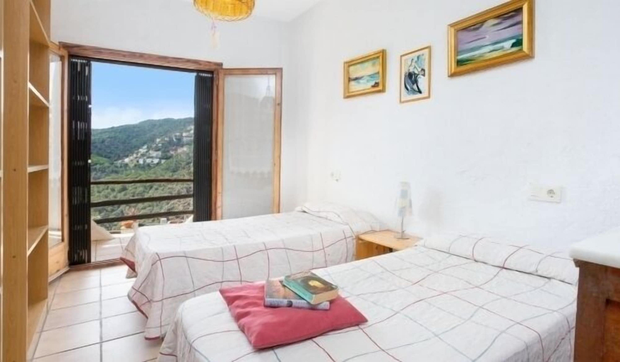 Bedroom 2, Villa Ibicenca, Girona