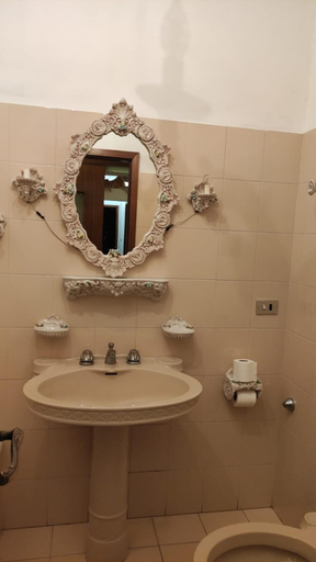 Bathroom, Sunny Seaside Escape in San Pier Marina, Messina