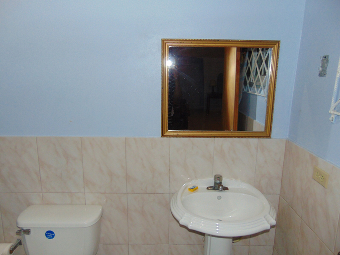 Bathroom, Tropical Court Hotel