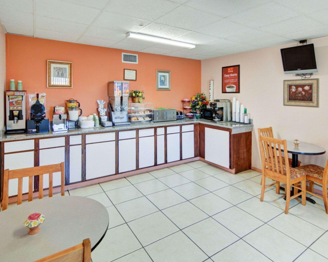 Food & Drinks 5, Econo Lodge Marshall, Harrison