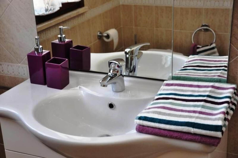 Bathroom 5, Villa Smeraldo, Roma