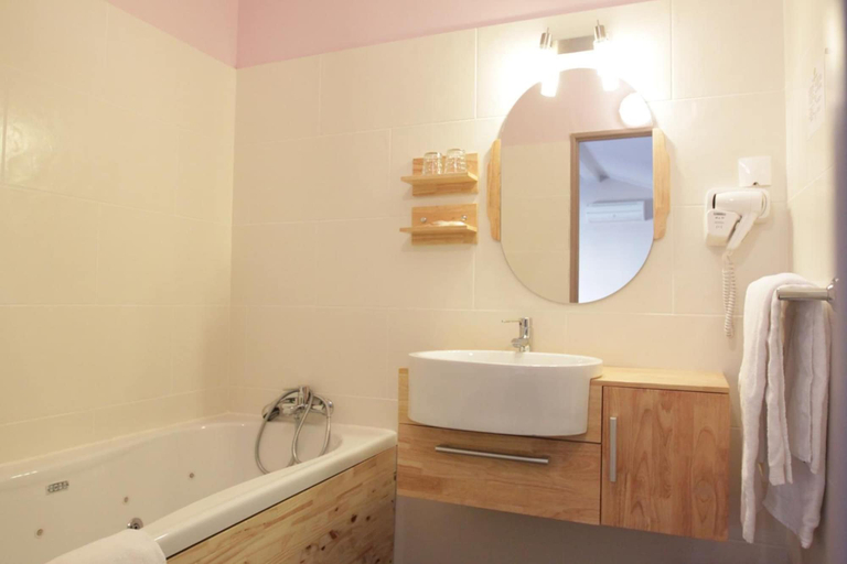 Bathroom 5, Urban Style Hotellerie du Cheval Noir, Loire