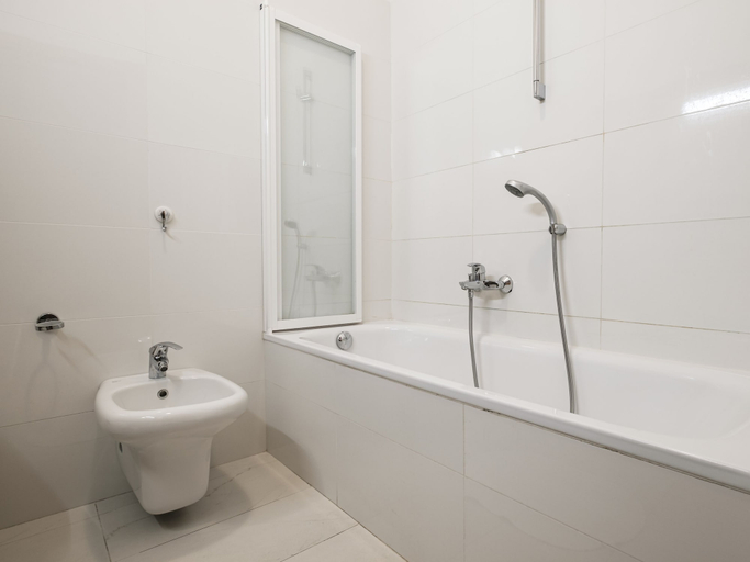 Bathroom 5, Hotel Accademia, Bologna
