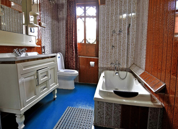 Bathroom 4, Meena Group houseboats, Srinagar