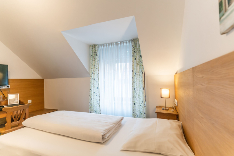 Bedroom 3, Altstadthotel Grauer Wolf, Erlangen
