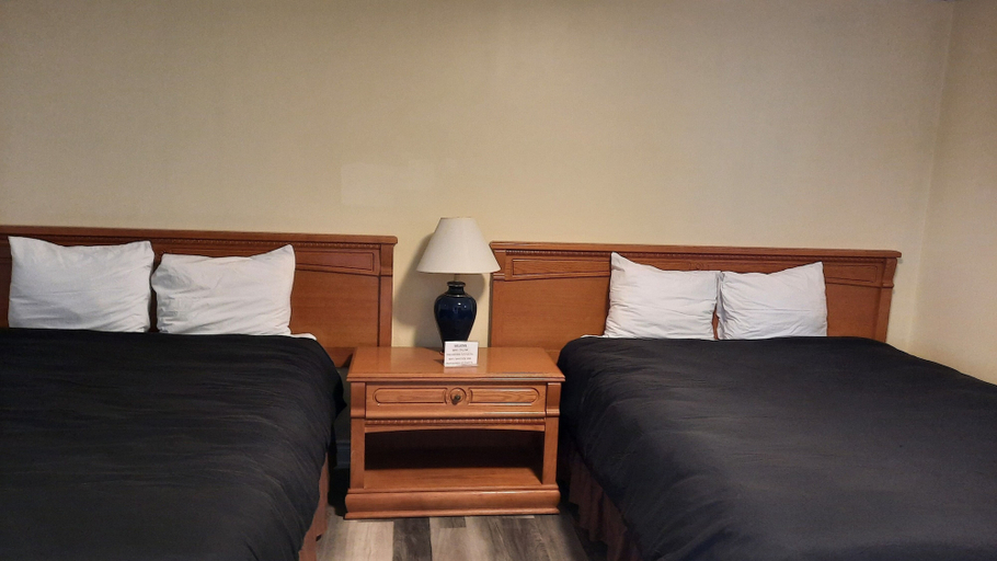 Bedroom 2, North Shore Wayside Inn, Algoma