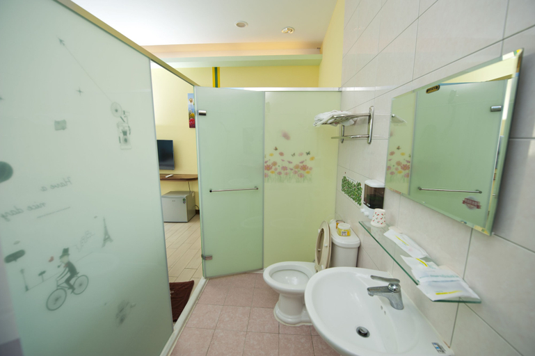 Bathroom 3, Yong Wong Hostel, Pingtung