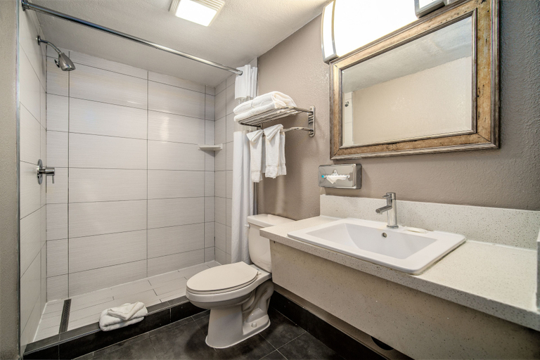 Bathroom 4, Studio 6 Suites Lawndale, CA – South Bay, Los Angeles