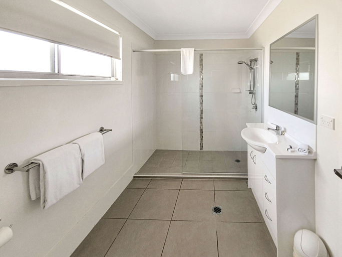 Bathroom, Lillypilly Resort Apartments, Fitzroy - Pt A