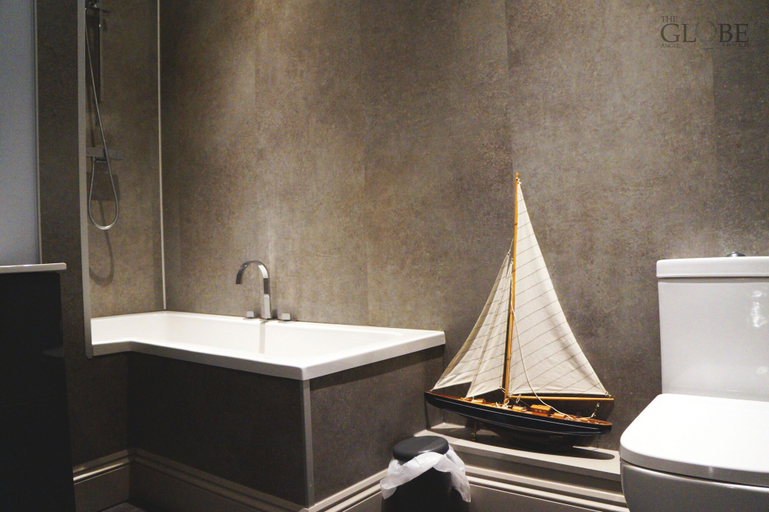 Bathroom 3, The Globe Angle, Pembrokeshire
