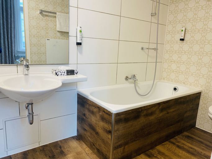 Bathroom 5, Hotel Kaiserhof DELUXE, Lübeck