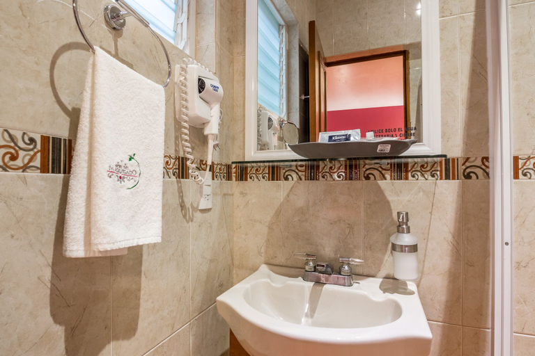 Bathroom 5, Hotel del Marquesado, Del Centro