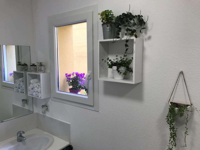 Bathroom 4, Resid'Artel Val de Durance, Bouches-du-Rhône