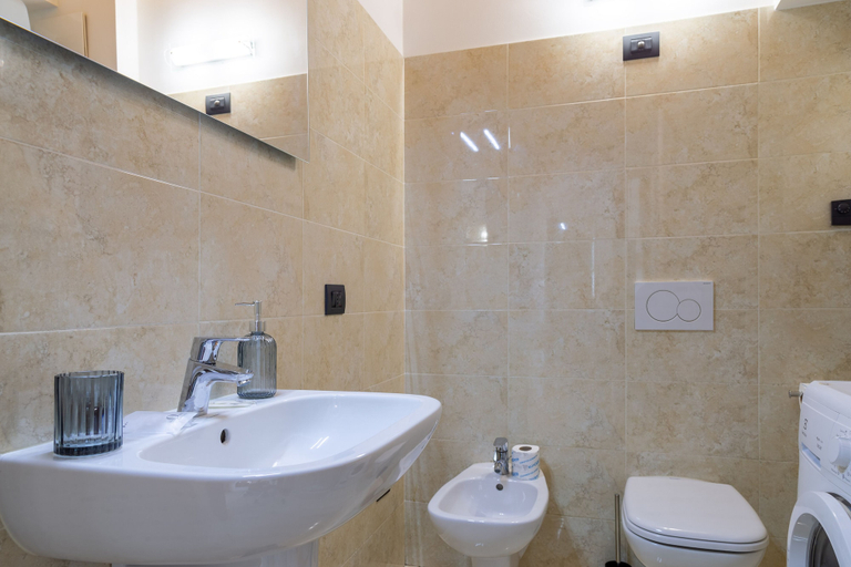 Bathroom 3, Residence Garibaldi, Trieste