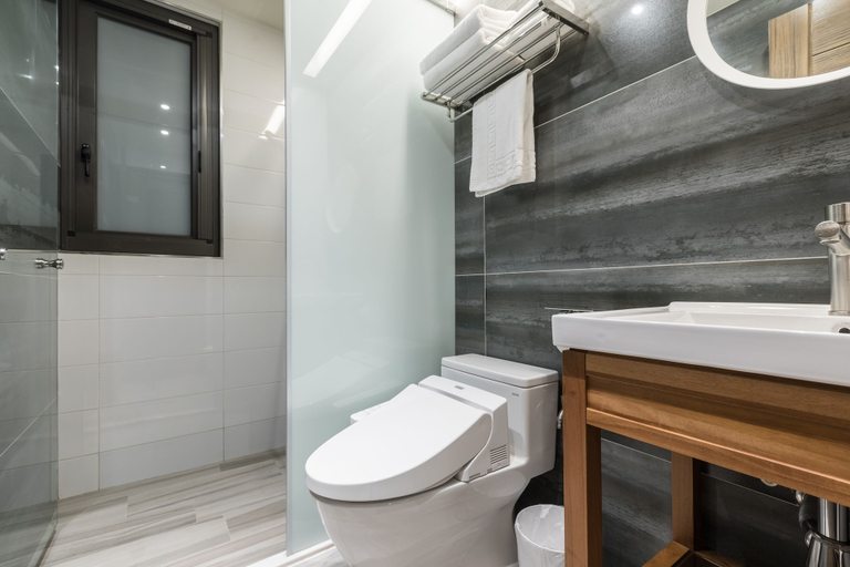 Bathroom 4, Peach Blossom, Taitung