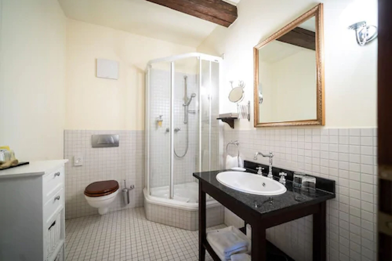 Bathroom 5, Hotel & Restaurant Gutshaus Ludorf, Mecklenburgische Seenplatte