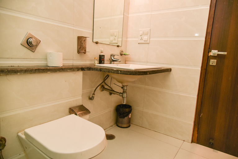 Bathroom 3, Hotel Royal Avenue By F9 Hotels, Delhi