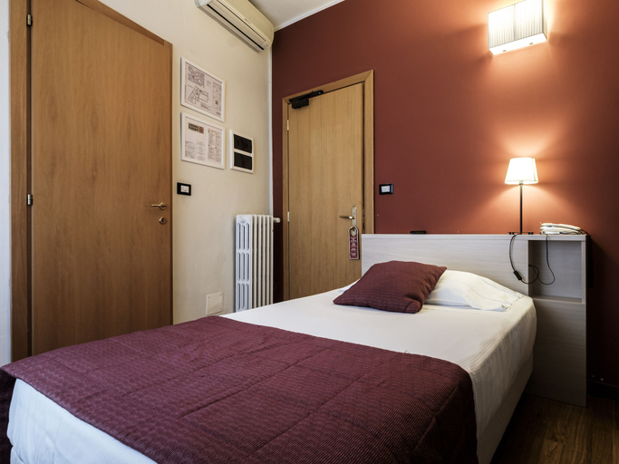 Bedroom 4, Hotel Accademia, Bologna